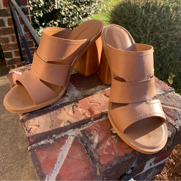 Treasure and Bond Allie Sandal - Picture 1 of 4